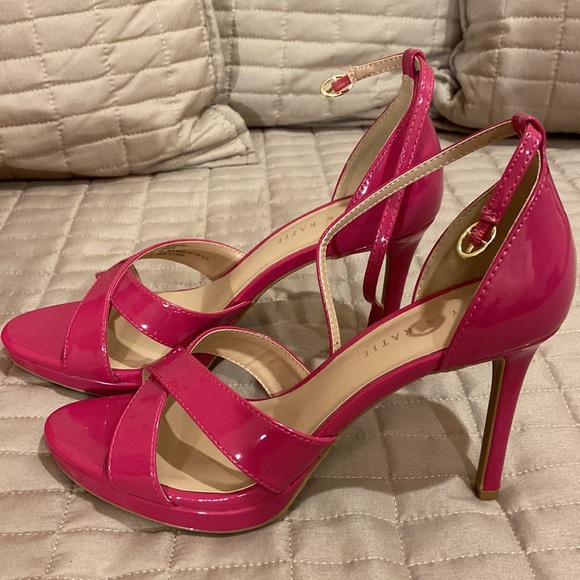 Kelly & Katie pink synthetic sandal. - Picture 5 of 16